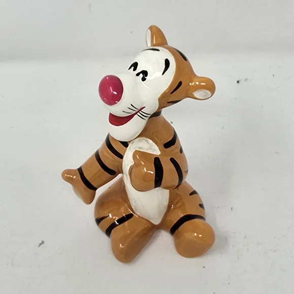 Vintage Walt Disney Productions Japan ceramic Tigger figurine collectible - Picture 6 of 6
